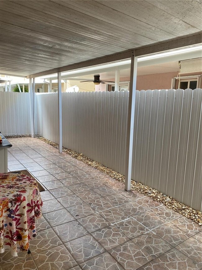 3282 W 70th St, Unit 102 in Hialeah, FL - Building Photo - Building Photo