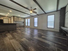 204 Marie St in Conroe, TX - Building Photo - Building Photo