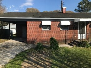 204 N Forbes St in La Grange, NC - Foto de edificio - Building Photo