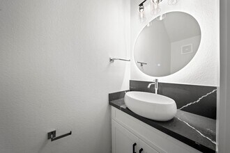 4930 Chennault Rd in Houston, TX - Foto de edificio - Building Photo