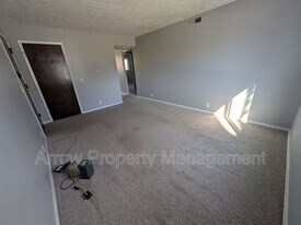 1725 N Iowa Ave in York, NE - Building Photo