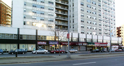 Silver Towers in Kew Gardens, NY - Building Photo - Building Photo