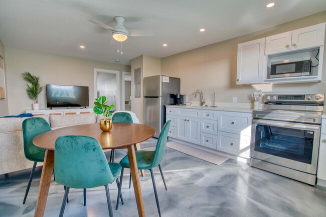 126 Mango St in Fort Myers Beach, FL - Building Photo - Building Photo