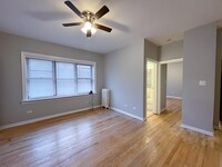 1354 W Foster Ave, Unit 3W in Chicago, IL - Building Photo - Building Photo