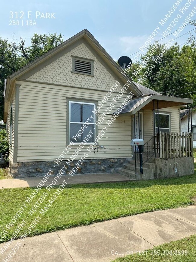 312 E Park Ave in Ponca City, OK - Building Photo - Building Photo