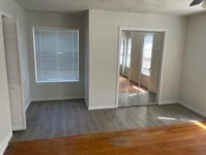 2129 E Illinois Ave in Dallas, TX - Building Photo - Building Photo