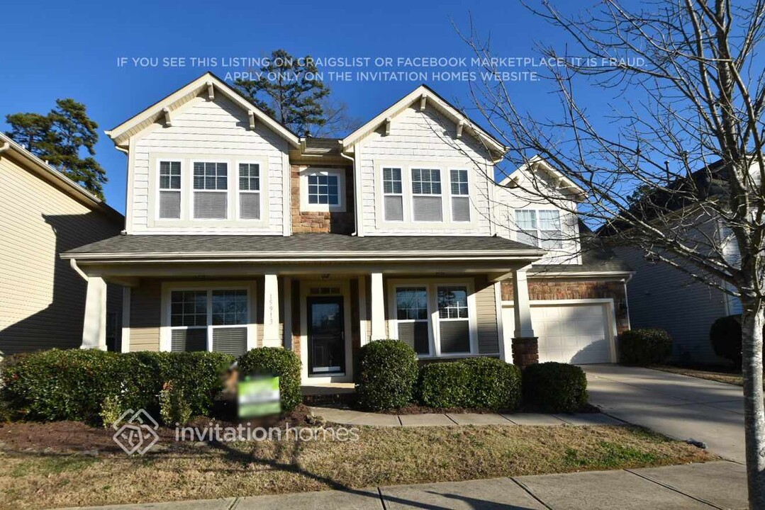 15913 Oxford Glenn Dr in Huntersville, NC - Building Photo