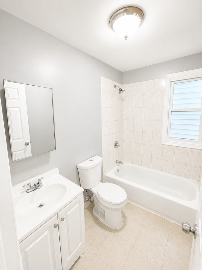 51 N 14th St, Unit 3 in East Orange, NJ - Foto de edificio - Building Photo