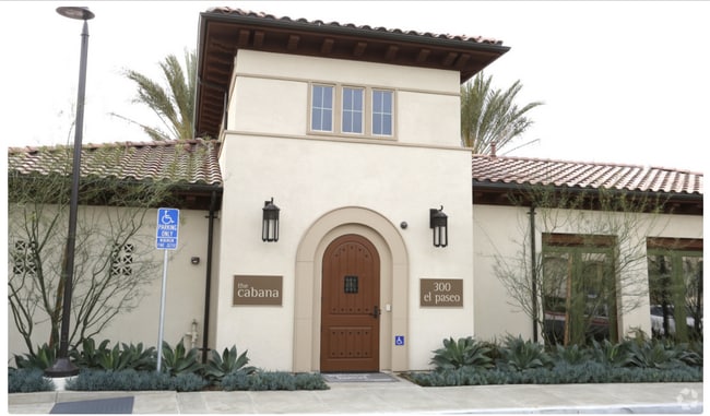 404 El Paseo in Lake Forest, CA - Building Photo - Building Photo