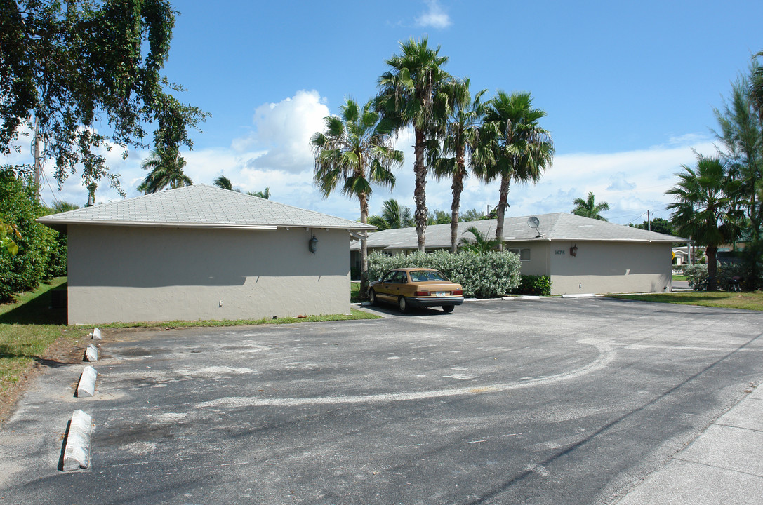 1475 Forest Hill Blvd in West Palm Beach, FL - Foto de edificio