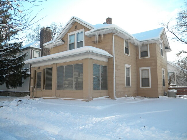 property at 608 8th St SE