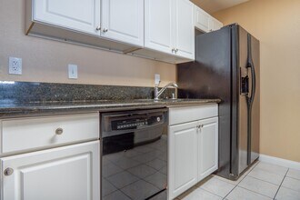5141 S Lindell Rd in Las Vegas, NV - Foto de edificio - Building Photo