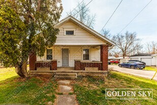 2440 S Hoyt Ave in Muncie, IN - Building Photo