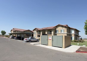 Villa Escondido in Orange Cove, CA - Building Photo