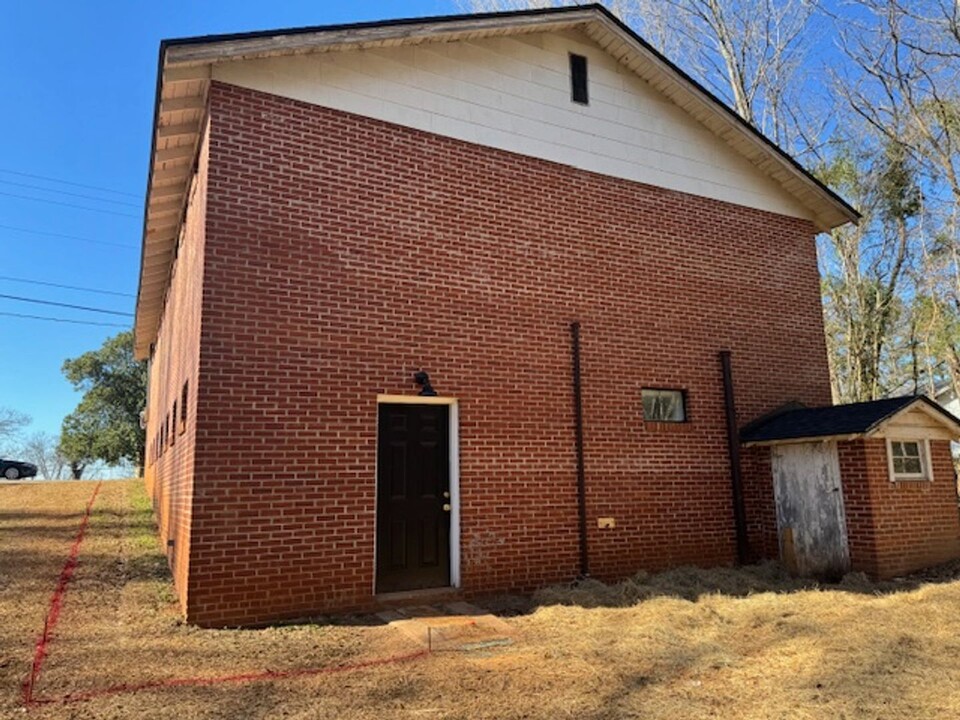 5047 W Point Rd in Lagrange, GA - Building Photo