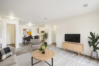 Seville Apartments in Kalamazoo, MI - Building Photo - Building Photo