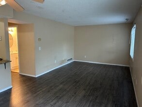 681 E Burnsville Pkwy in Burnsville, MN - Building Photo - Building Photo