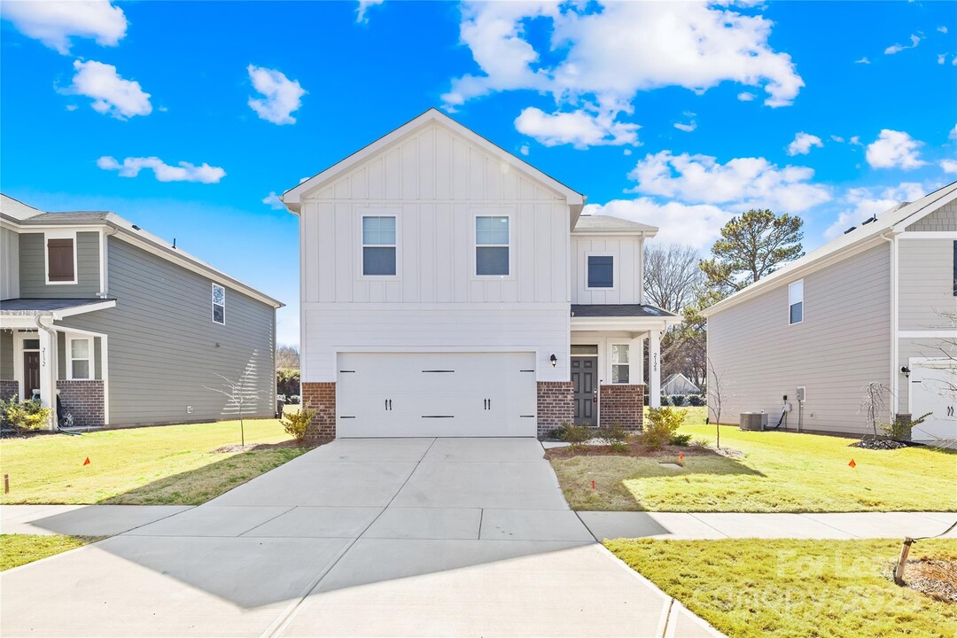 2128 Blue Sky Mdws Dr in Monroe, NC - Building Photo