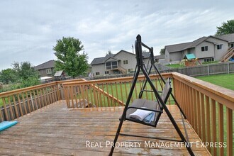 Large 4 bedroom 3 bathroom house with a fenced in yard in Sioux Falls, SD - Building Photo - Building Photo