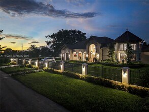 9815 SW 114th St in Miami, FL - Building Photo - Building Photo