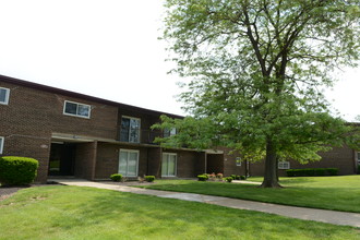 Crescent Ridge Apartments in Crescent Springs, KY - Building Photo - Building Photo