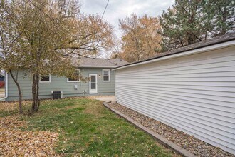 106 NE Grant St in Ankeny, IA - Building Photo - Building Photo