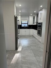 579 Hunting Lodge Dr in Miami Springs, FL - Building Photo - Building Photo