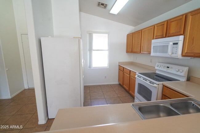 2293 W 20th Ave in Apache Junction, AZ - Building Photo - Building Photo