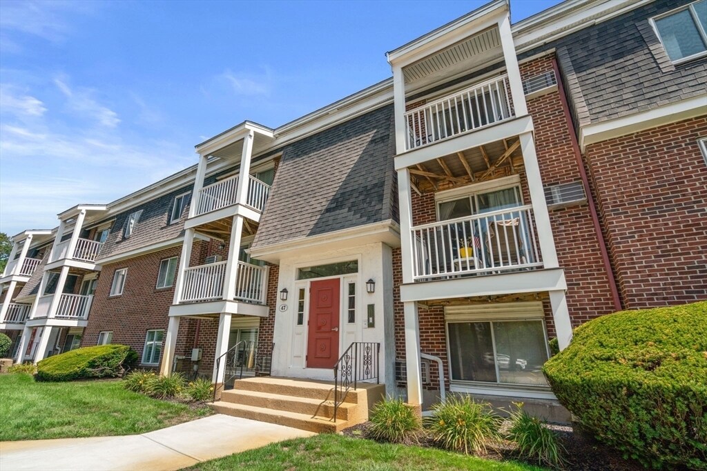 47 Will Dr in Canton, MA - Building Photo