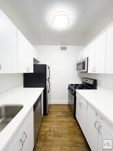 E 88th St in New York, NY - Foto de edificio - Building Photo