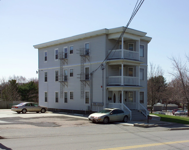 88 W Britannia St in Taunton, MA - Building Photo - Building Photo