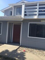 6709 Trigo Rd in Goleta, CA - Building Photo