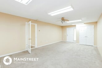 5804 NW Klamm Dr in Kansas City, MO - Foto de edificio - Building Photo