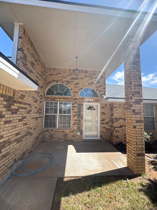 1101 Rosewood Dr in Clovis, NM - Building Photo - Building Photo