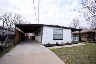 4535 Parry Ave in Dallas, TX - Building Photo