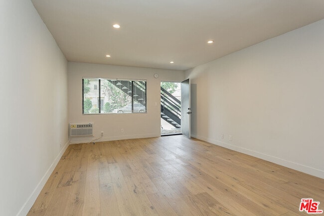11680 W Ohio Ave in Los Angeles, CA - Building Photo - Building Photo