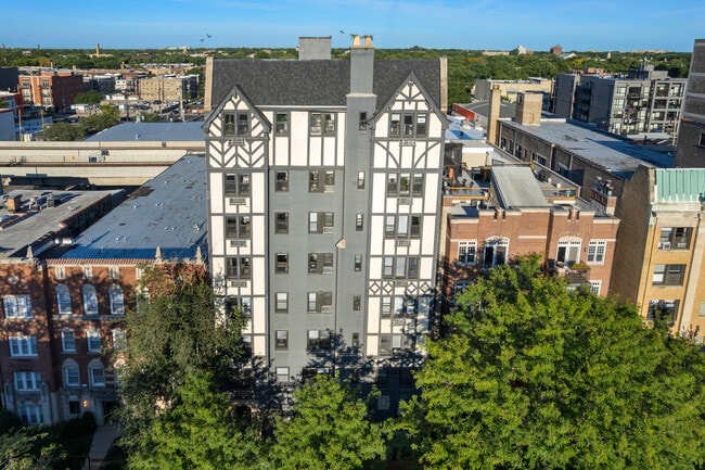 property at 5718 N Winthrop Ave