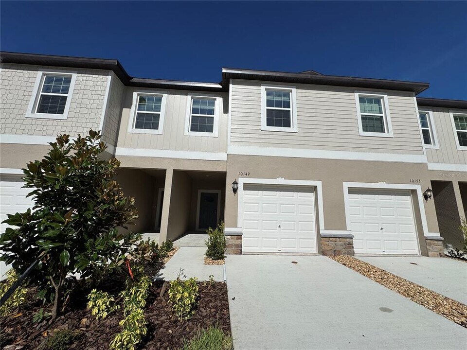 10149 Trumpet Honeysuckle Wy in San Antonio, FL - Building Photo