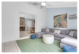 425 NE 105th St in Miami Shores, FL - Building Photo - Building Photo