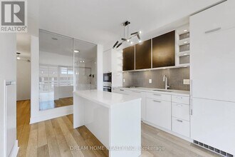 32-1332 Davenport Rd in Toronto, ON - Building Photo - Building Photo