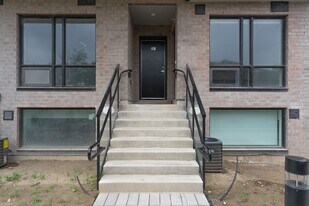 851-851 Sheppard Ave W in Toronto, ON - Building Photo