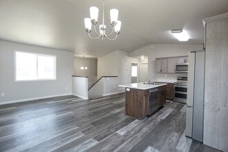 2059 11th St W in West Fargo, ND - Building Photo - Building Photo