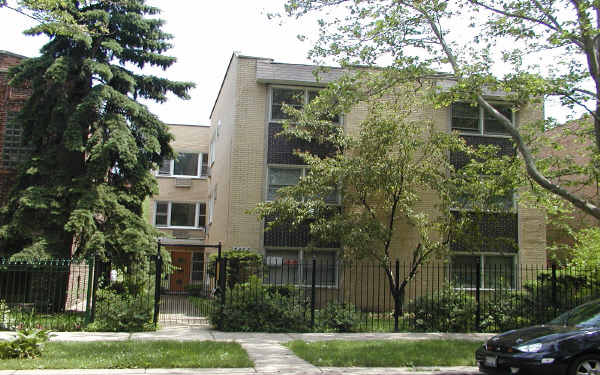 7407 N Winchester Ave in Chicago, IL - Foto de edificio