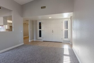 8916 Red Leaf Way in Sacramento, CA - Building Photo - Building Photo