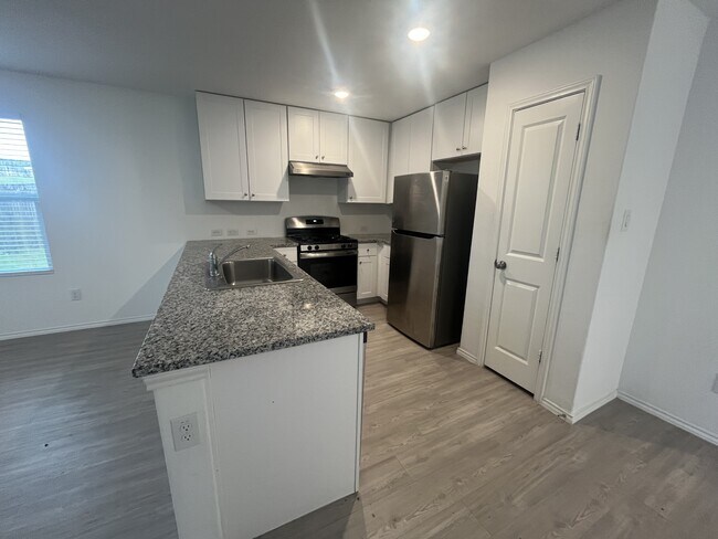 3031 Shore Lark in Canyon Lake, TX - Building Photo - Building Photo