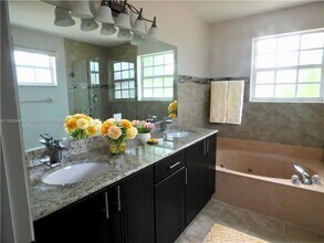 15643 NW 12th Rd in Pembroke Pines, FL - Building Photo - Building Photo