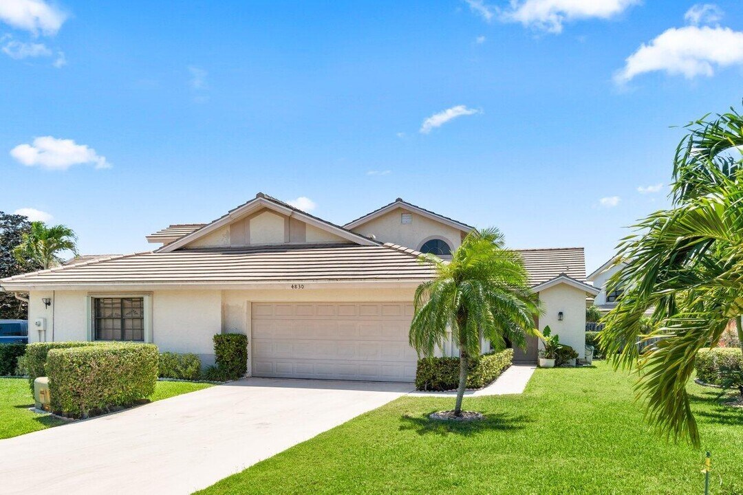 4830 Brighton Lakes Blvd in Boynton Beach, FL - Building Photo