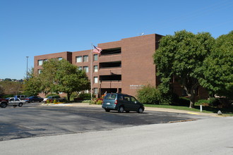 De Freese Manor in Omaha, NE - Building Photo - Building Photo