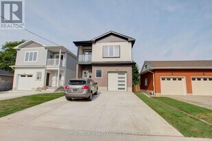 104 Fifth Ave in Kitchener, ON - Building Photo