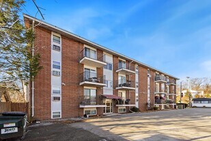 36 Essex St, Unit 5 in Saugus, MA - Building Photo